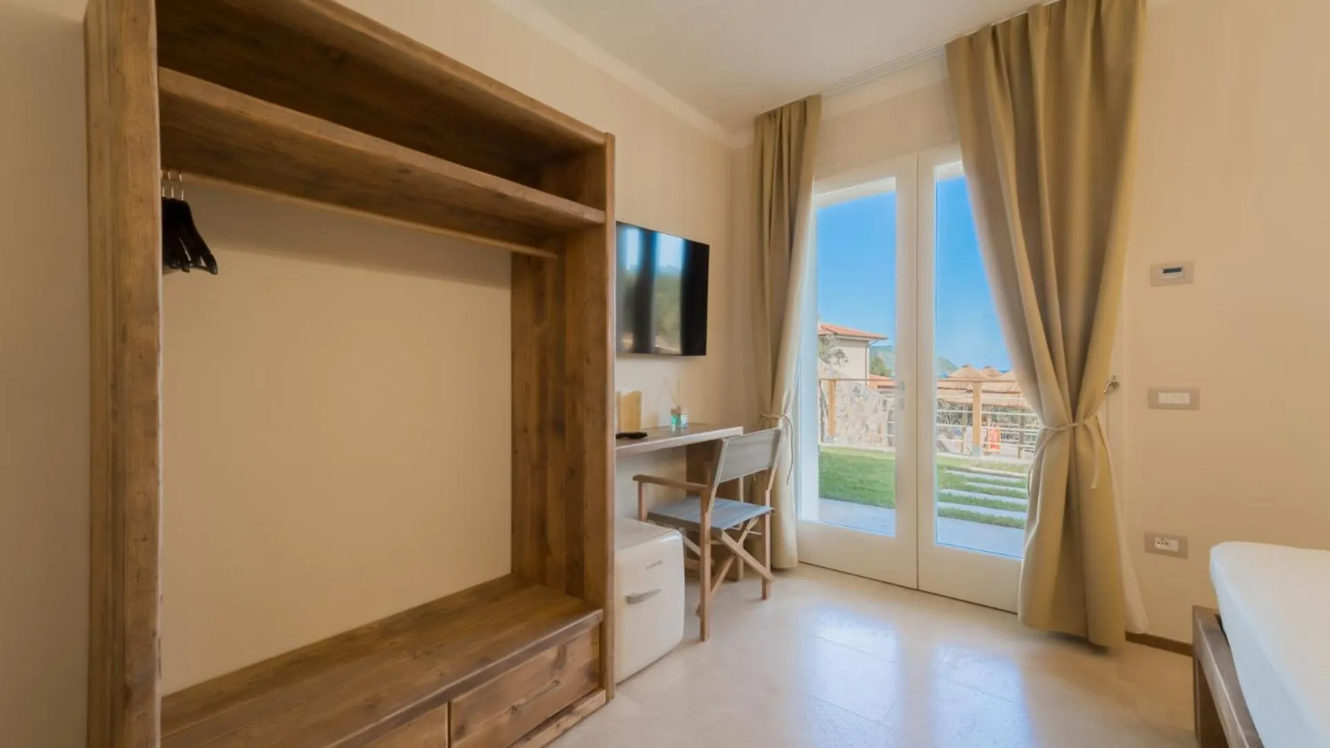 Bnb Il Grecale Lacona Bed & Breakfast